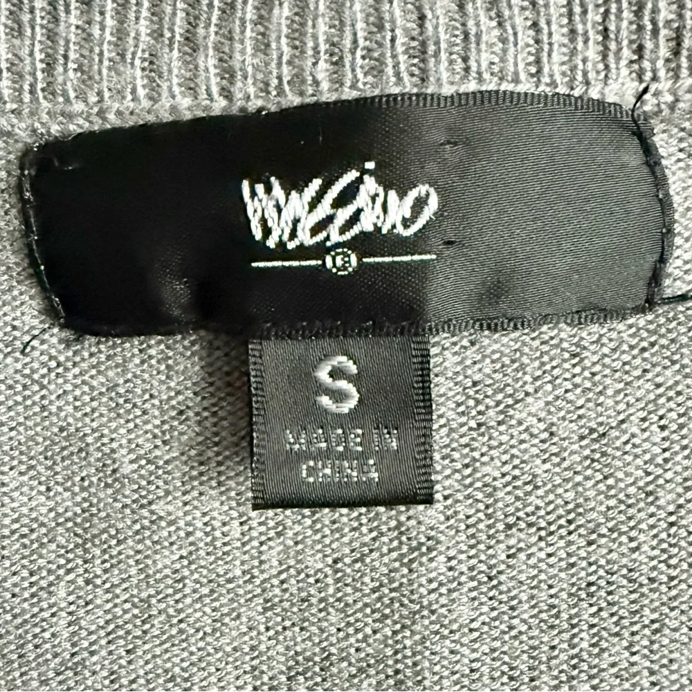 Target Women's V-Neck Sweater - Picture 5 of 6